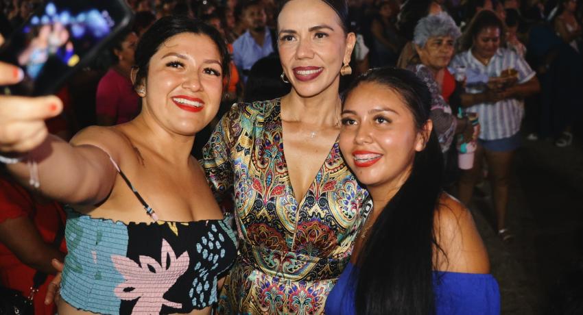 Gobierno municipal festejó a las mamás del municipio con gran fiesta.