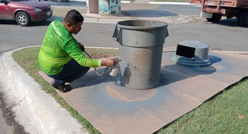 Dirección de Servicios Públicos realiza trabajos de limpieza y mantenimiento en la zona hotelera de Ixtapa