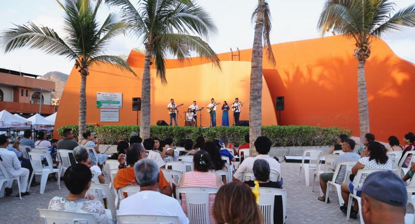 Con eventos culturales se vive un buen fin de semana.