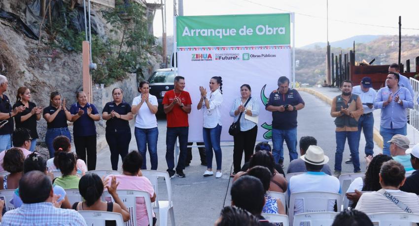 Lizette Tapia Castro arranca obra en la colonia Planta Pesquera