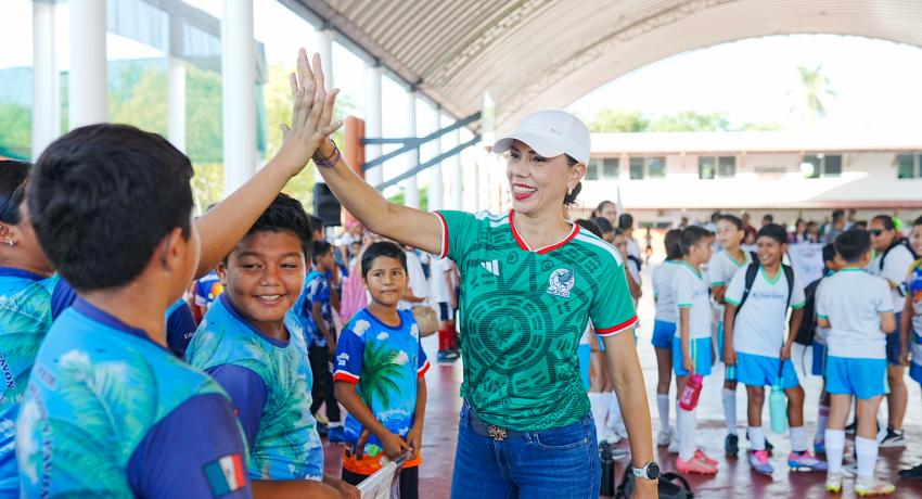 Presidenta Lizette Tapia inaugura Mundialito Escolar 2026 con la participación de más de 450 alumnos