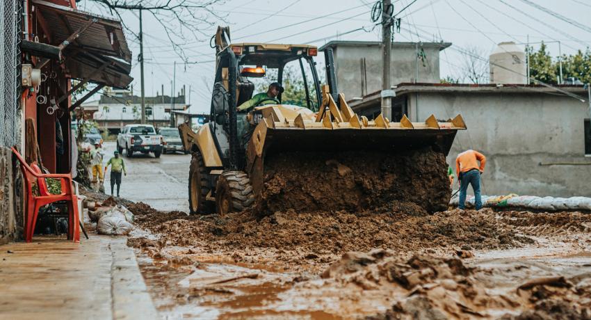 Servicios Públicos realiza limpieza en colonias de la parte alta