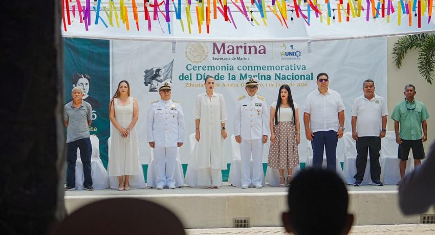 La presidenta Lizette Tapia Castro estuvo presente en el aniversario número 84 de la Marina Armada de México.
