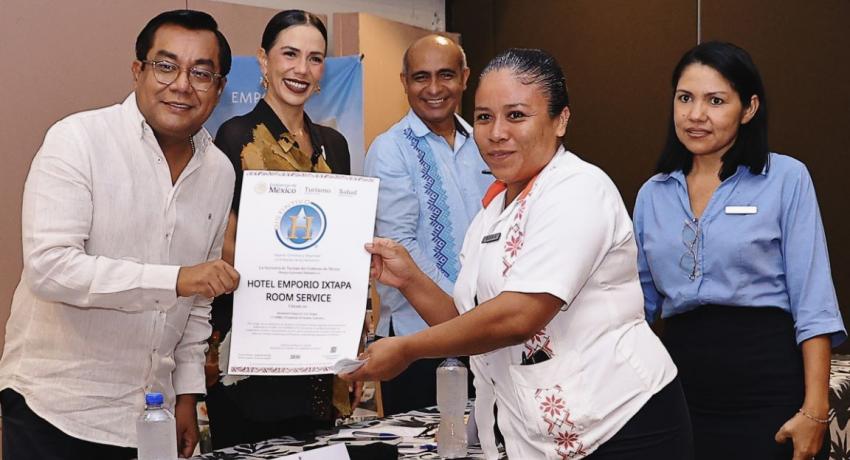 Asiste la presidenta Lizette Tapia Castro a la entrega de certificaciones de SECTUR