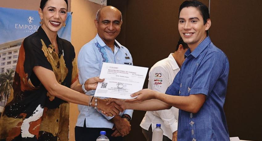 Asiste la presidenta Lizette Tapia Castro a la entrega de certificaciones de SECTUR