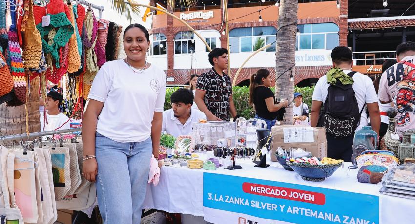 El Gobierno Municipal apoya a jóvenes emprendedores zihuatanejenses