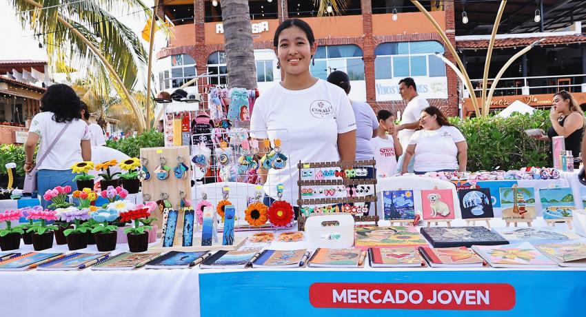 El Gobierno Municipal apoya a jóvenes emprendedores zihuatanejenses