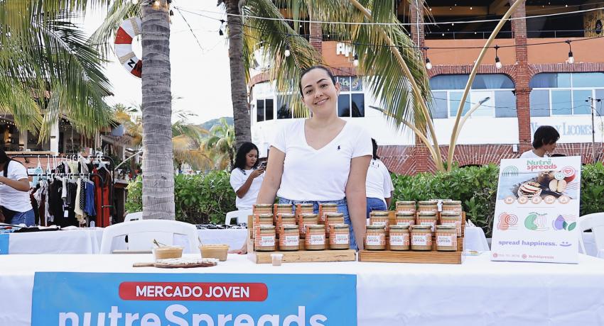El Gobierno Municipal apoya a jóvenes emprendedores zihuatanejenses