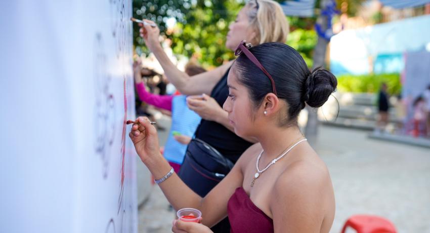Lizette Tapia Castro supervisa las actividades del Festival Verano 2026