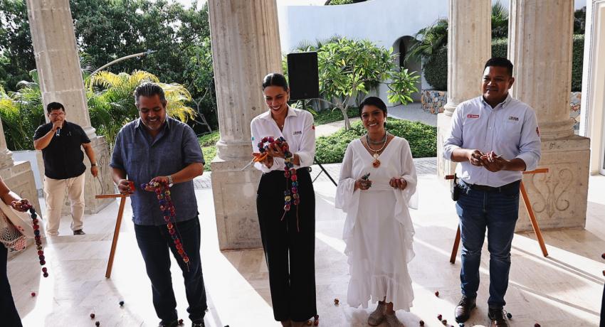 Lizette Tapia Castro inaugura la exposición “Sirenas de Zihuatanejo”
