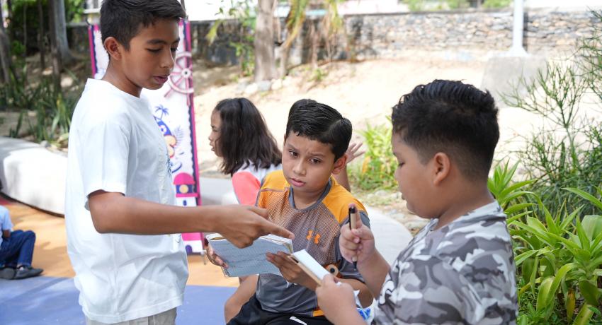 Niñas y niños del programa Radio Kids visitan el parque Ángelus