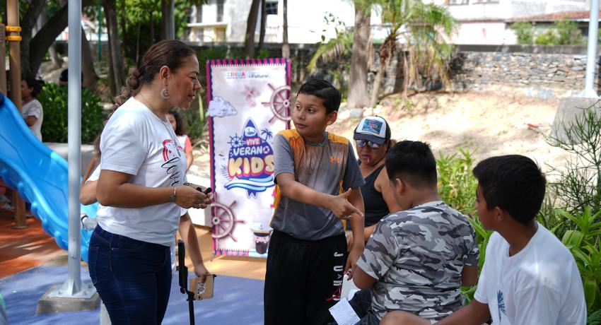 Niñas y niños del programa Radio Kids visitan el parque Ángelus