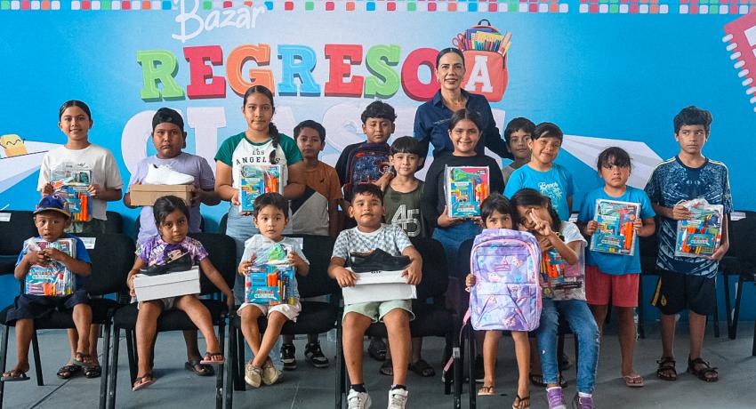 Presidenta Lizette Tapia Castro entrega útiles escolares subsidiados para el regreso a clases