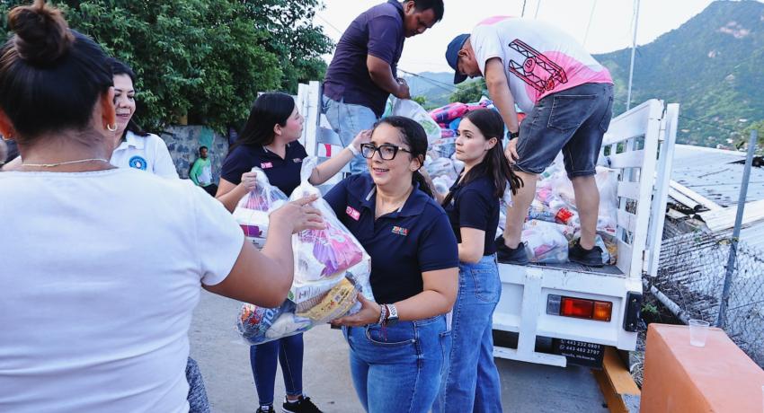 Cumple Lizette Tapia Castro con la colonia Lindavista.
