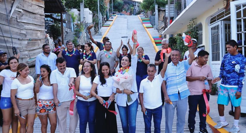 Cumple Lizette Tapia Castro con la colonia Lindavista.