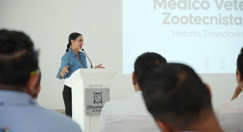 Se reúnen médicos veterinarios con la presidenta Lizette Tapia Castro