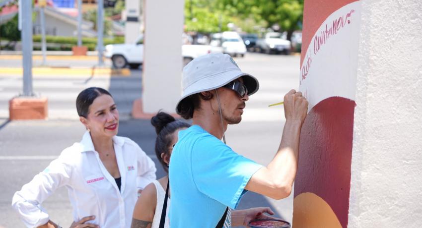 Servicios Públicos inicia el cambio de imagen urbana de los puentes peatonales de Zihuatanejo