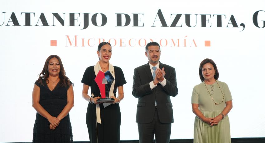 Recibe Lizette Tapia Castro el Premio Alcaldes de México