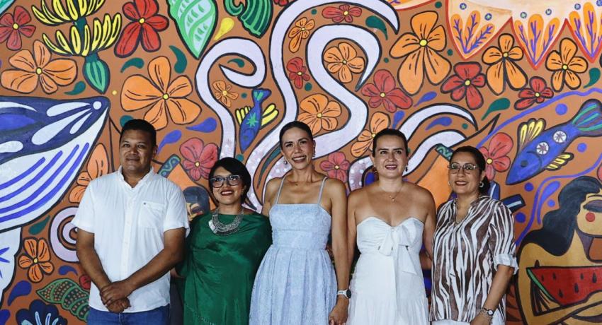Artista azuetense deja su huella en Zihuatanejo con gran obra