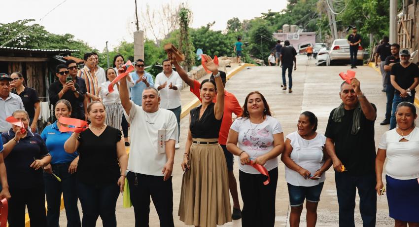 Entrega Lizette Tapia Castro calle y andador pavimentados