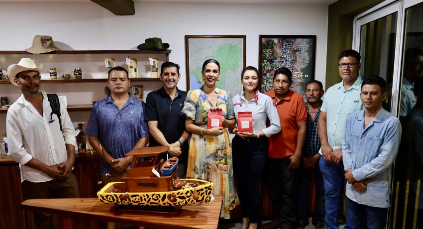 Inaugura Lizette Tapia Castro Casa Zihua