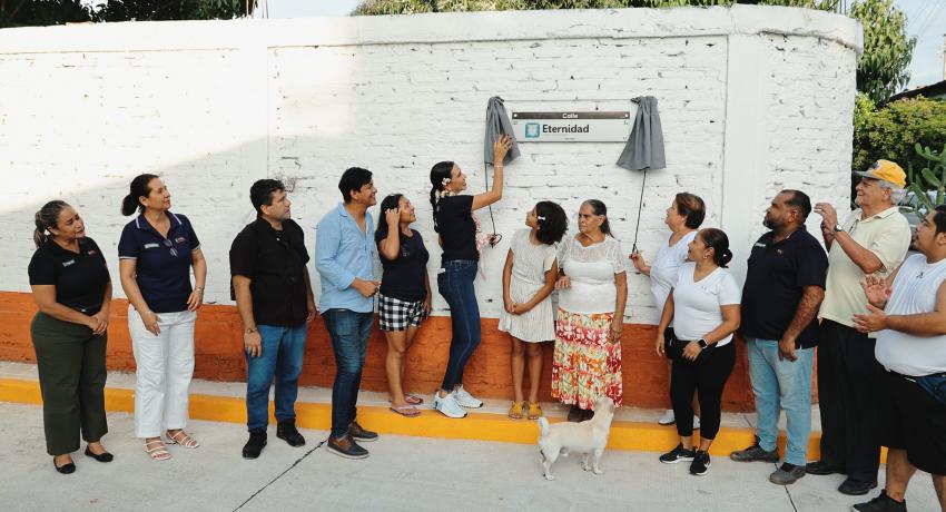 Lizette Tapia Castro entrega nueva calle en la colonia 20 de Noviembre de Agua de Correa