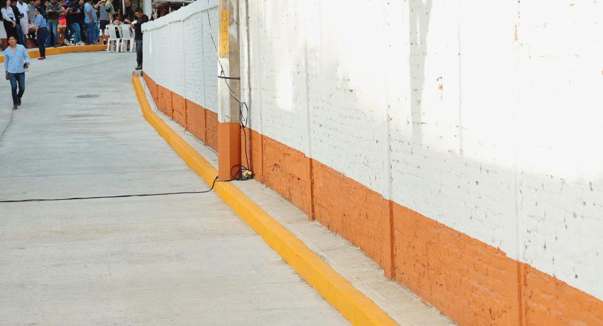 Lizette Tapia Castro entrega nueva calle en la colonia 20 de Noviembre de Agua de Correa