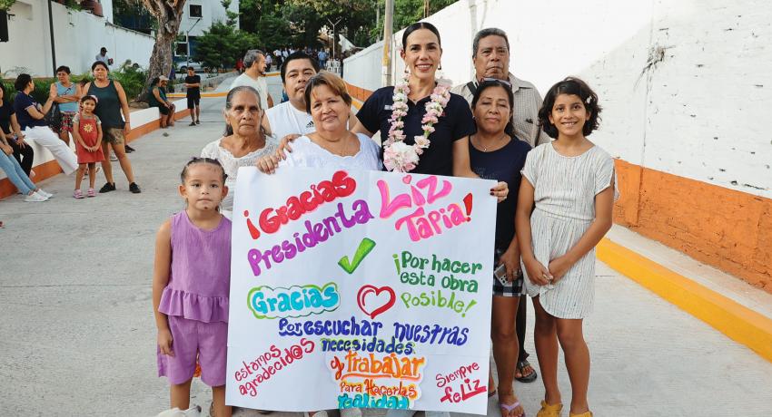 Lizette Tapia Castro entrega nueva calle en la colonia 20 de Noviembre de Agua de Correa