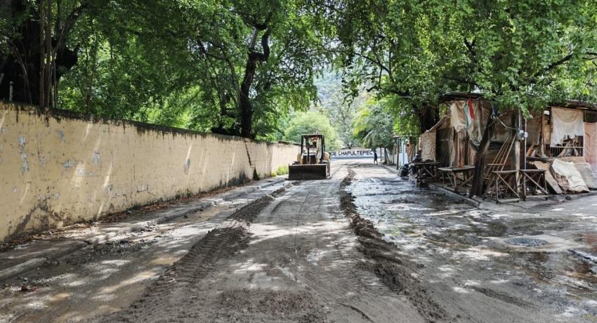 Gobierno de Zihuatanejo atiende limpieza en vialidades luego de la intensa lluvia de la madrugada de este domingo