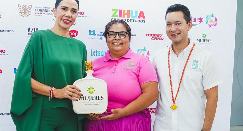 Lizette Tapia Castro asiste a la apertura del IX Congreso Internacional de AFEET