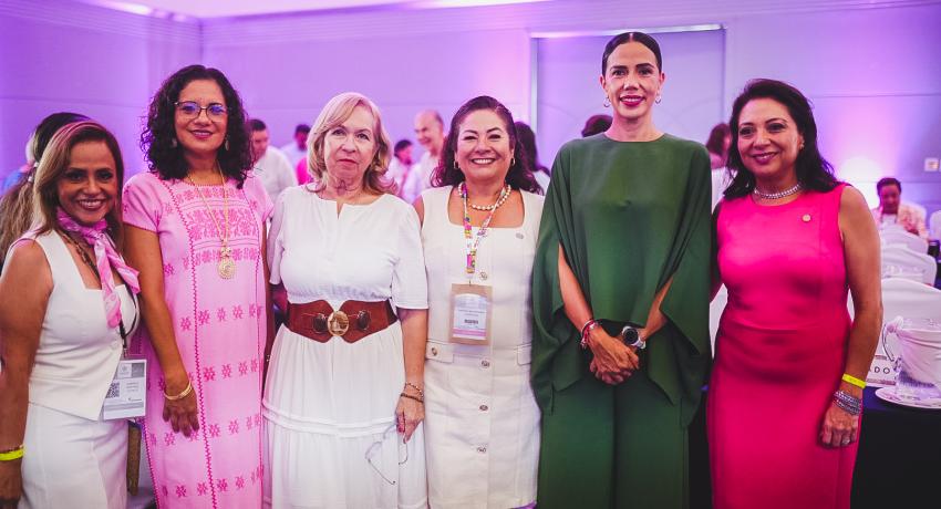 Lizette Tapia Castro asiste a la apertura del IX Congreso Internacional de AFEET