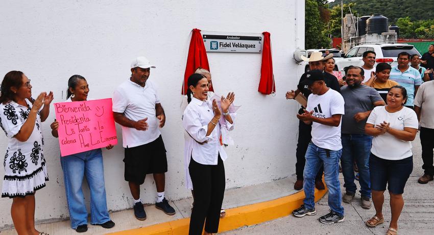 Entrega Lizette Tapia Castro dos andadores en la colonia CTM