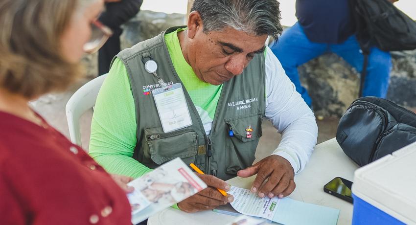Continúa con éxito la campaña de vacunación antirrábica en Zihuatanejo