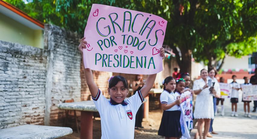 Presidenta Lizette Tapia Castro entrega cocina-comedor en escuela primaria Xicoténcatl de El Hujal