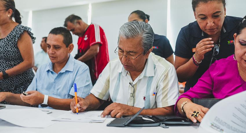 Ayuntamiento de Zihuatanejo e instituciones educativas acuerdan asignación de 19 maestros municipales