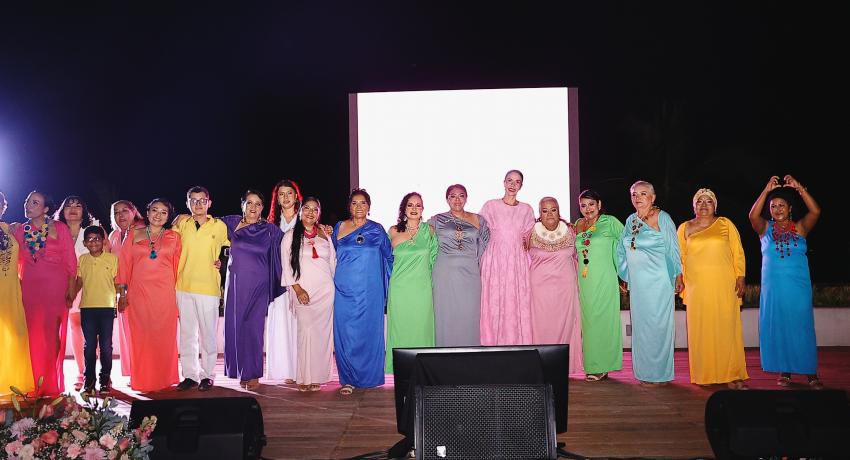 Conmemora Gobierno Municipal de Zihuatanejo el Día Mundial de la Lucha contra el Cáncer de Mama con la Pasarela Rosa en el Partenón