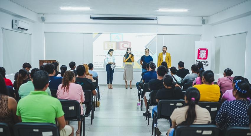Gobierno de Zihuatanejo ofrece capacitación para mejorar la calidad en el servicio