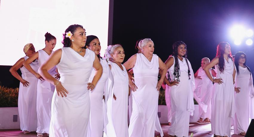 Conmemora Gobierno Municipal de Zihuatanejo el Día Mundial de la Lucha contra el Cáncer de Mama con la Pasarela Rosa en el Partenón