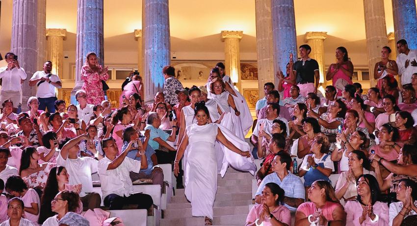 Conmemora Gobierno Municipal de Zihuatanejo el Día Mundial de la Lucha contra el Cáncer de Mama con la Pasarela Rosa en el Partenón