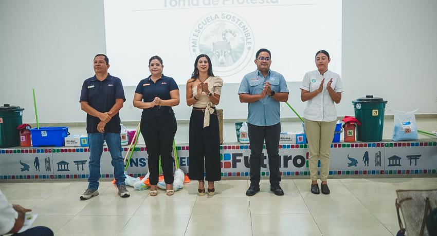 Gobierno de Zihuatanejo premia a escuelas por su participación en la protección de la tortuga marina