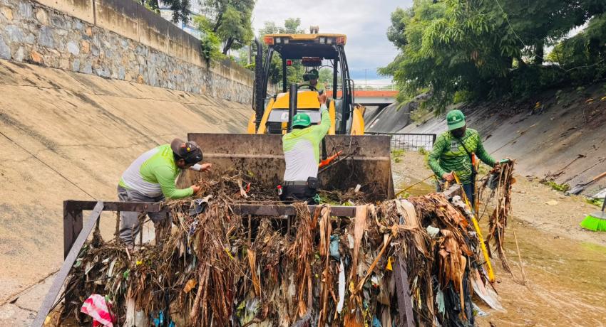 Intensifica el Gobierno Municipal las labores de limpieza tras las lluvias