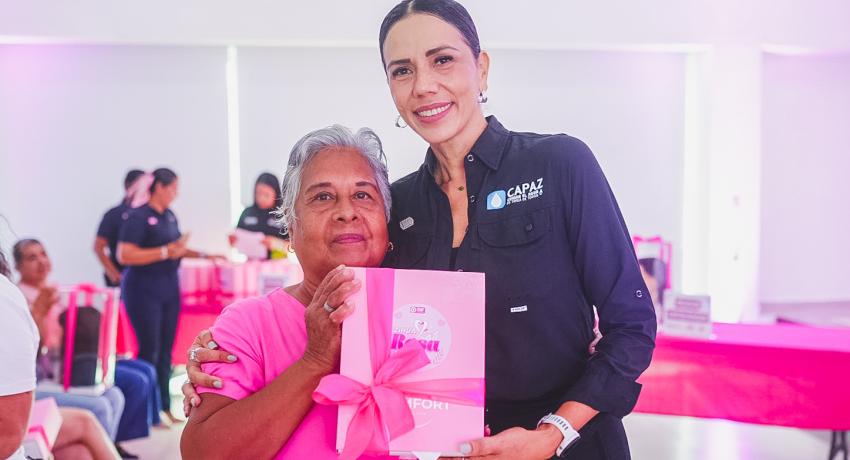 La presidenta Lizette Tapia Castro entrega pelucas oncológicas y prótesis mamarias a mujeres con cáncer