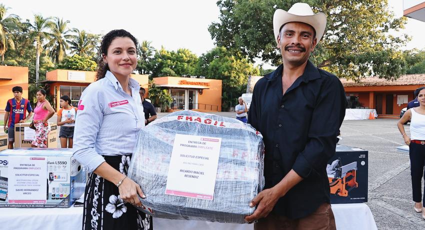 Gobierno de Zihuatanejo realiza última entrega anual de Empléate