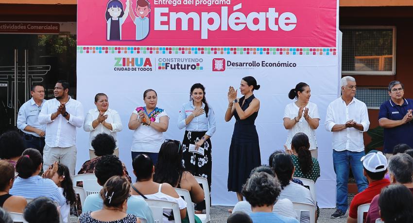 Gobierno de Zihuatanejo realiza última entrega anual de Empléate