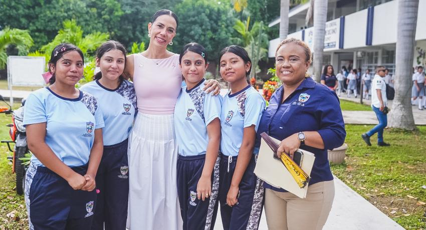 Presidenta Lizette Tapia Castro inaugura taller sobre derechos de las mujeres en secundaria de La Puerta