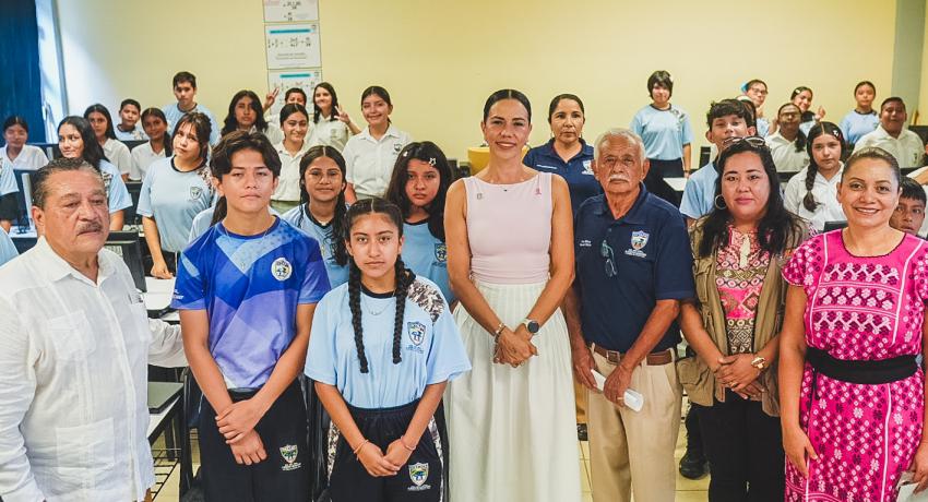 Presidenta Lizette Tapia Castro inaugura taller sobre derechos de las mujeres en secundaria de La Puerta