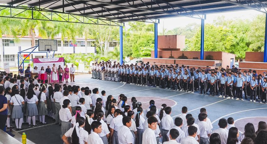 Presidenta Lizette Tapia Castro inaugura taller sobre derechos de las mujeres en secundaria de La Puerta