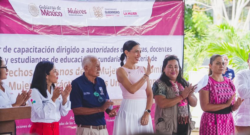 Presidenta Lizette Tapia Castro inaugura taller sobre derechos de las mujeres en secundaria de La Puerta
