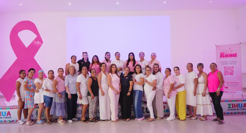 Gobierno de Lizette Tapia Castro acercó taller de automaquillaje a mujeres con Zihua Late Rosa