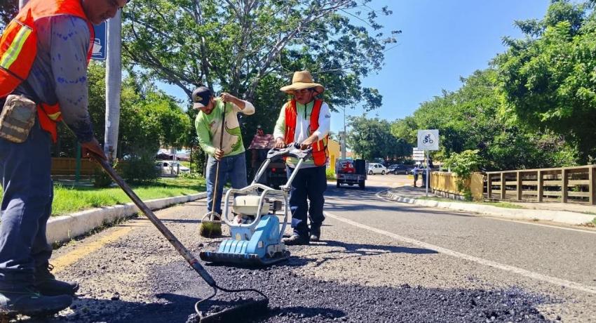 Gobierno Municipal avanza en los trabajos de bacheo.